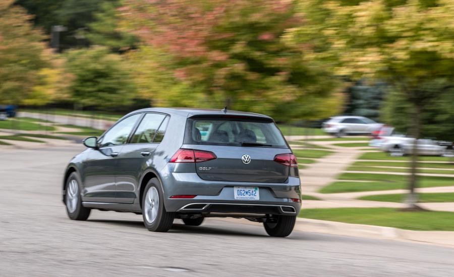  Volkswagen Golf TSI 5-Door (Typ 5G) 2017 года  (NA) (фото 28 из 47)